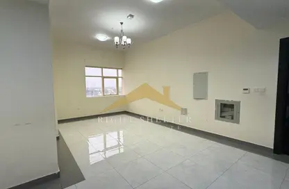 Apartment - 2 Bedrooms - 2 Bathrooms for rent in Dafan Al Nakheel - Ras Al Khaimah