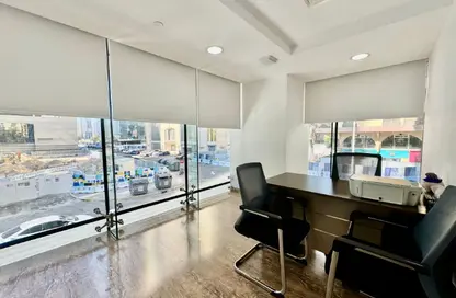 مكتب - غرفة نوم - 2 حمامات للايجار في شارع حمدان - أبوظبي