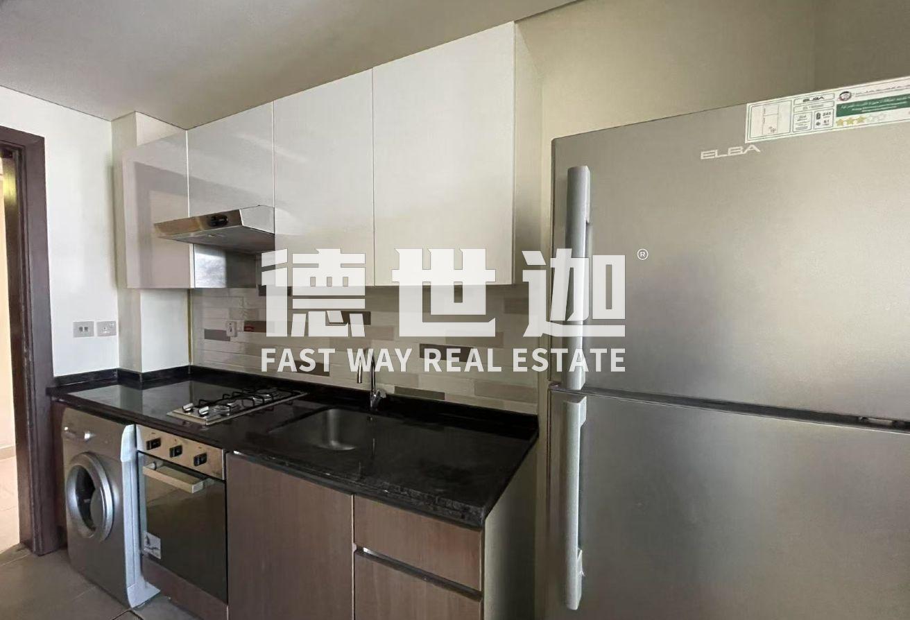 Close to Metro| Good view|Ready to move photo 3