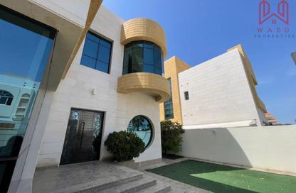 Villa - 5 Bedrooms - 7 Bathrooms for rent in Jumeirah 1 Villas - Jumeirah 1 - Jumeirah - Dubai