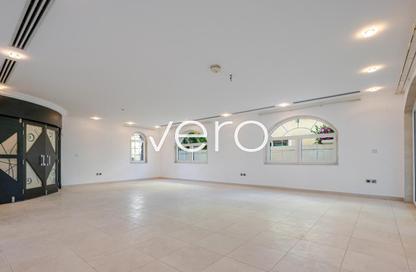 Villa - 5 - 6 for rent in District 2 - Jumeirah Park - Dubai