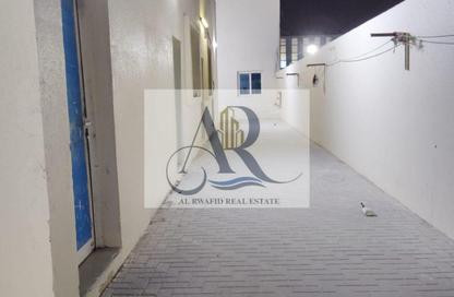 سكن عمال - استوديو - 8 حمامات للايجار في الجليل - الصجعة - الشارقة