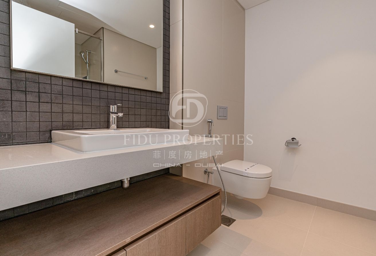 WATERFRONT LIVING | VACANT | HIGH FLOOR