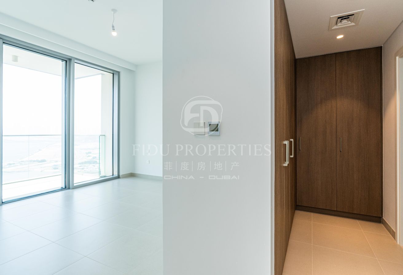 WATERFRONT LIVING | VACANT | HIGH FLOOR