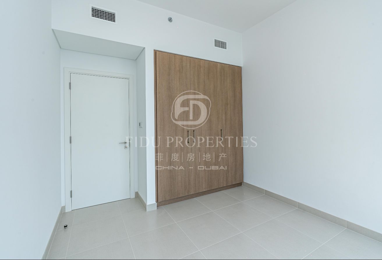 WATERFRONT LIVING | VACANT | HIGH FLOOR