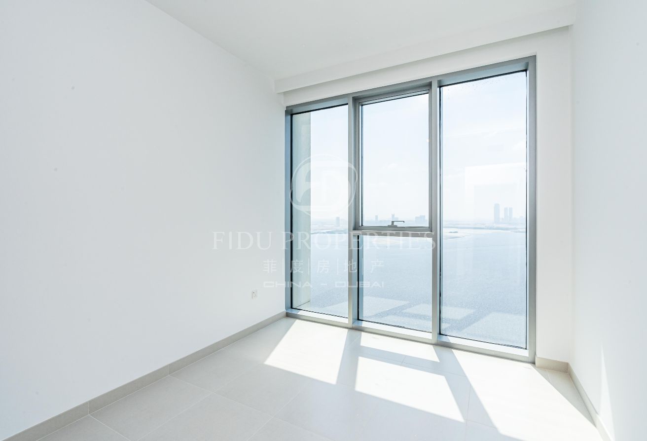 WATERFRONT LIVING | VACANT | HIGH FLOOR