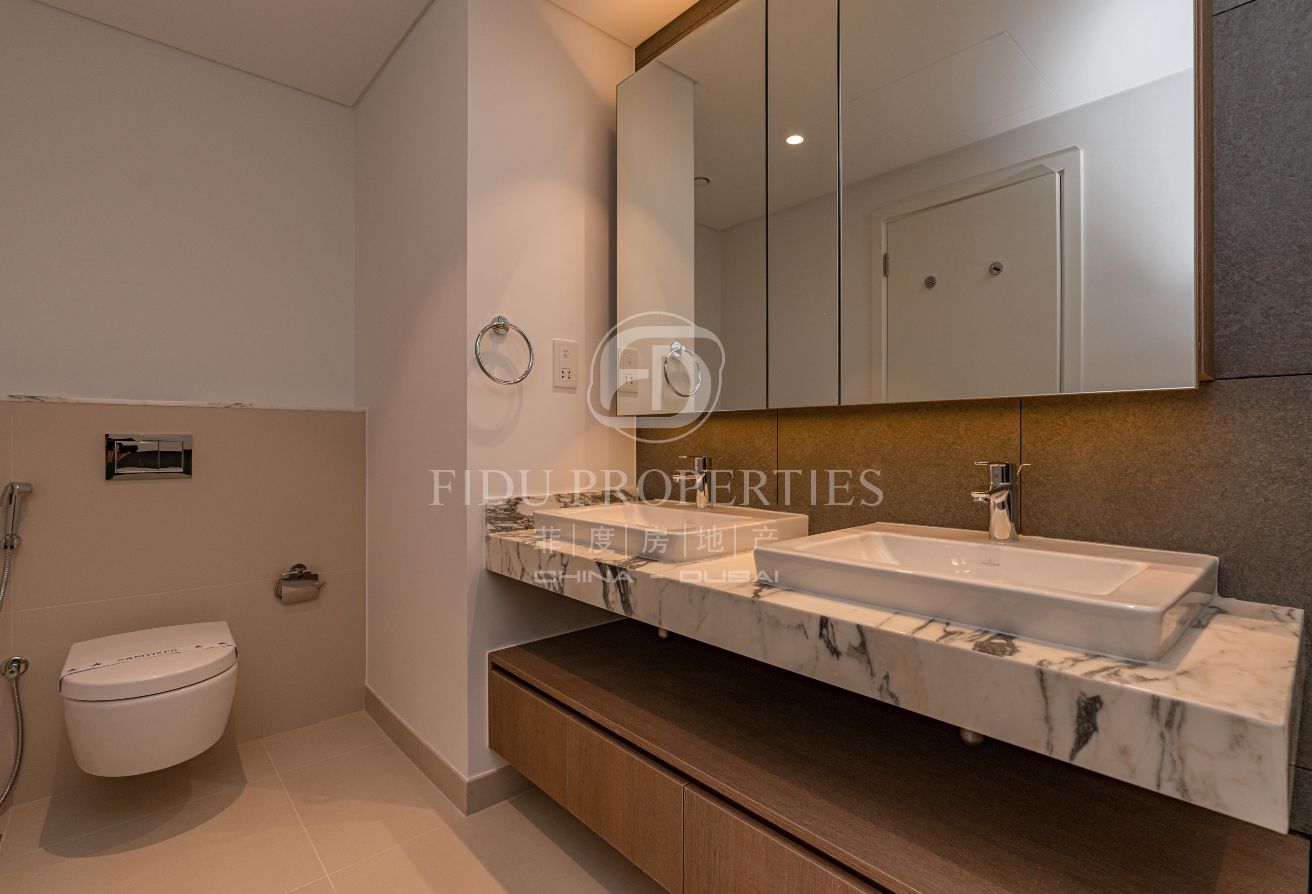 WATERFRONT LIVING | VACANT | HIGH FLOOR
