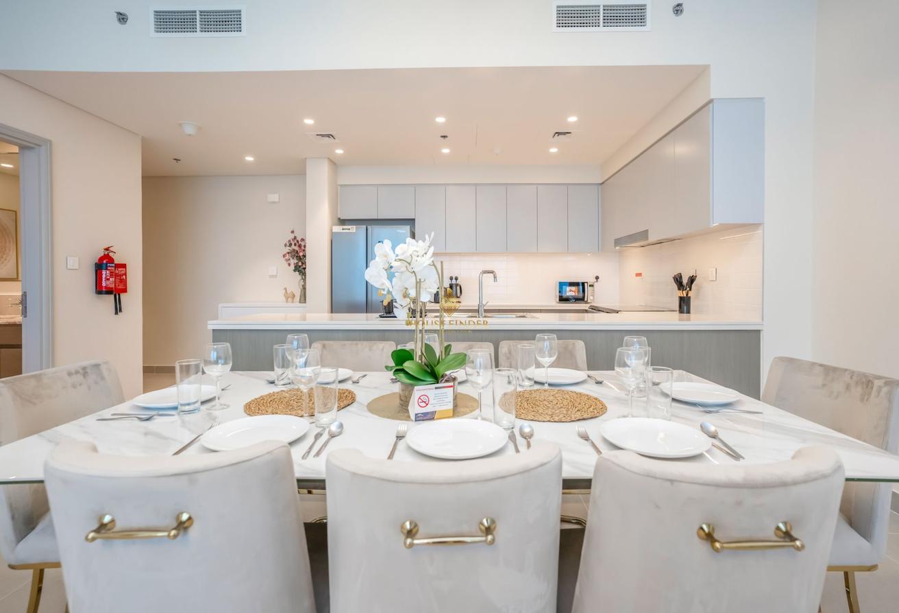 Luxurious 3 BR | Stunning Views | Prime Location photo 6