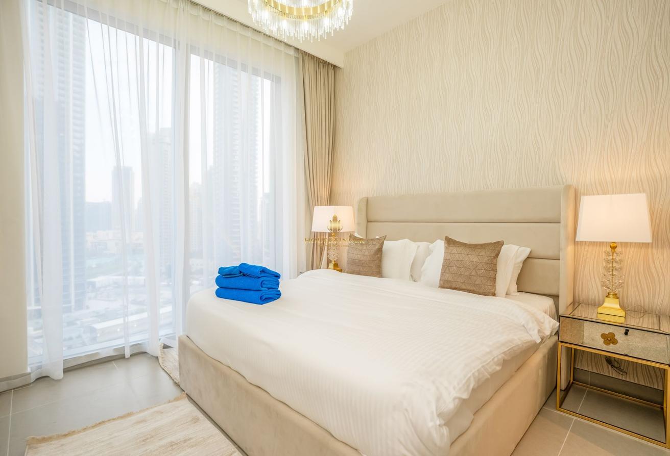 Luxurious 3 BR | Stunning Views | Prime Location photo 3