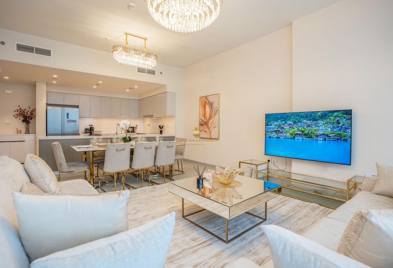 Luxurious 3 BR | Stunning Views | Prime Location photo 9