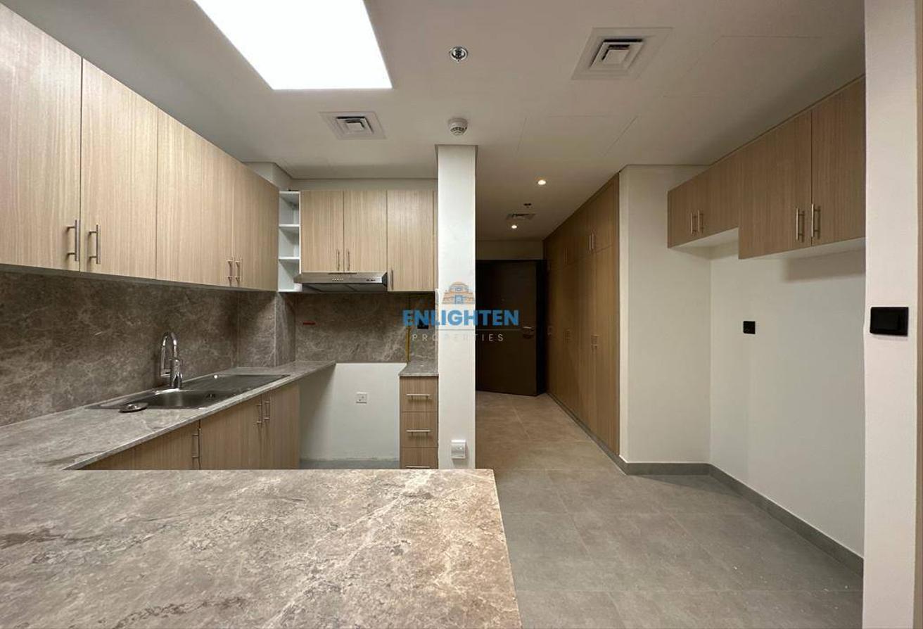 STUDIO APARTMENT | MODERN LAYOUT | COMMUNITY VIEW photo 5