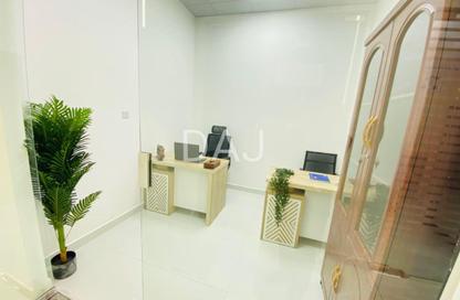 Office Space - Studio - 1 Bathroom for rent in Red Avenue - Al Garhoud - Dubai