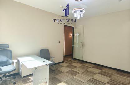 Business Centre - Studio - 4 Bathrooms for rent in Dar Al Salam Building - Corniche Road - Abu Dhabi