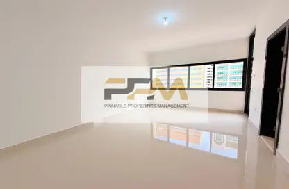 شقة - غرفة نوم - 2 حمامات للايجار في شارع حمدان - أبوظبي