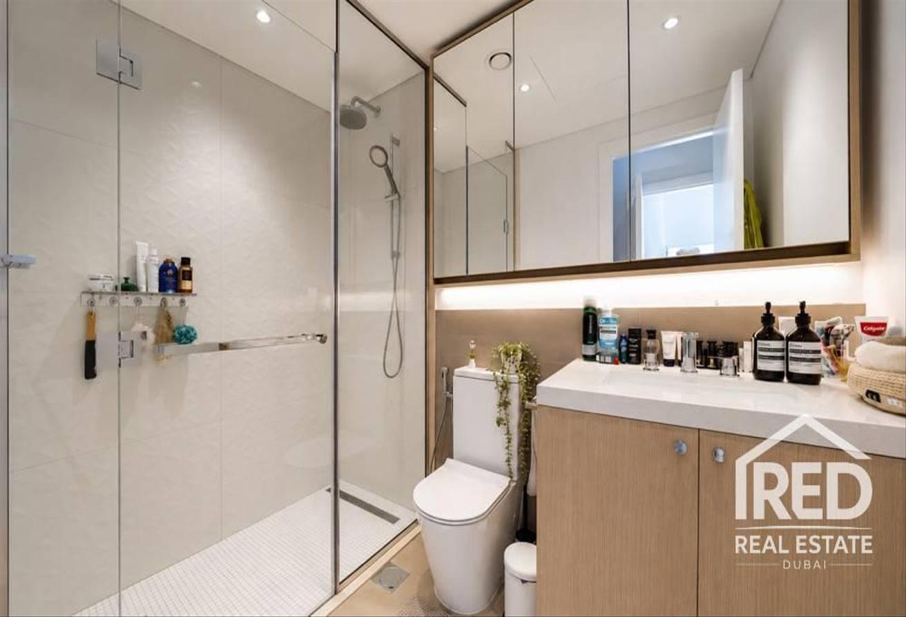 spacious Modern Fully furnished photo 10