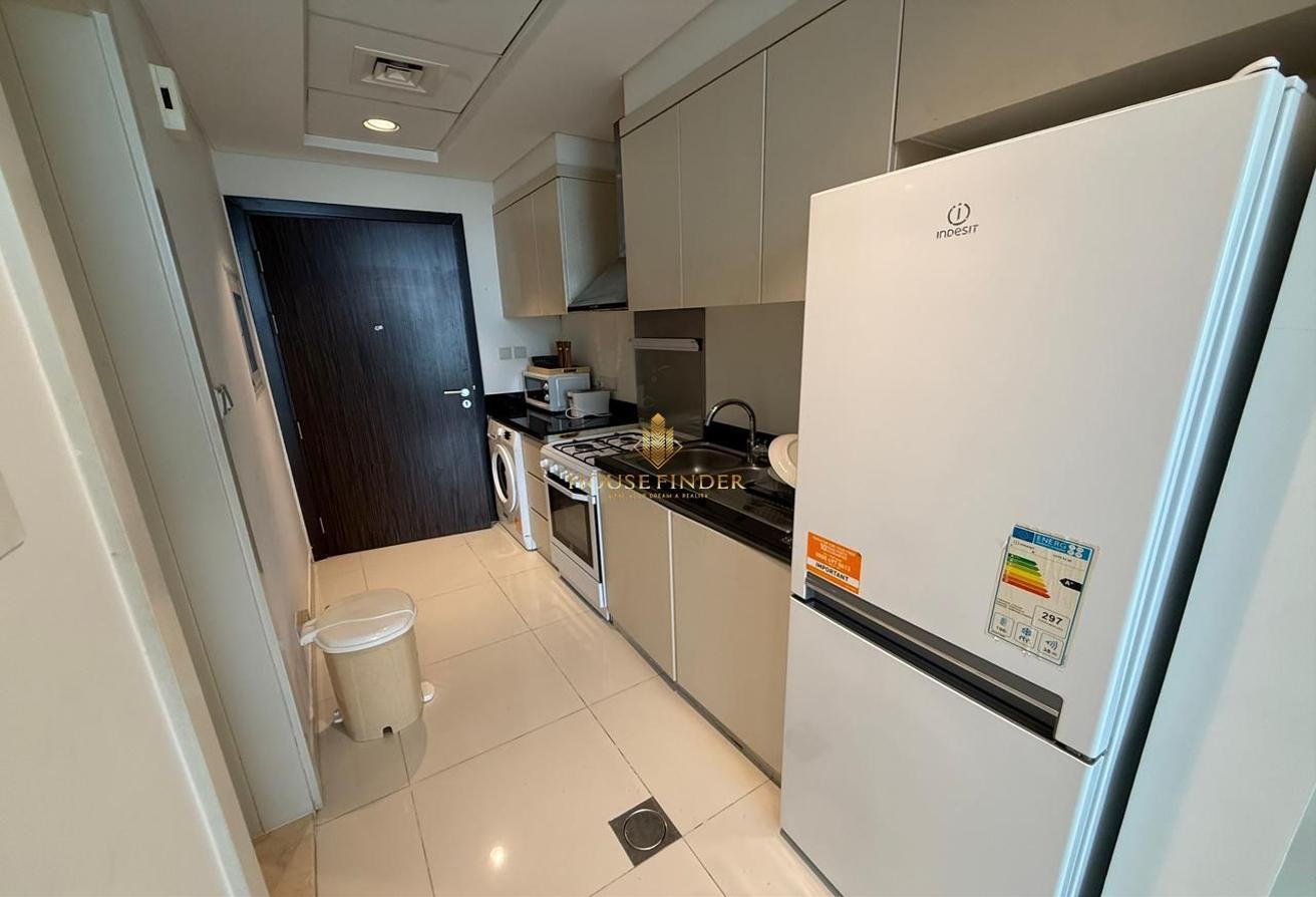 Fully Furnished Studio | High Floor | Balcony photo 7
