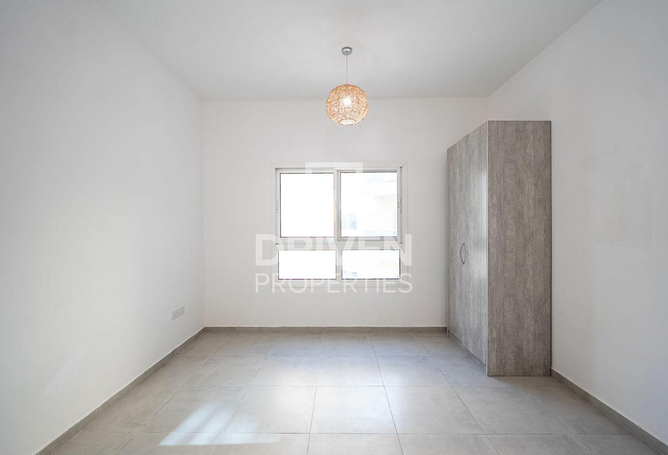 Ready to Move in | Multiple Cheques | Spacious photo 7