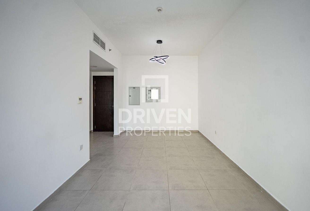 Ready to Move in | Multiple Cheques | Spacious photo 4