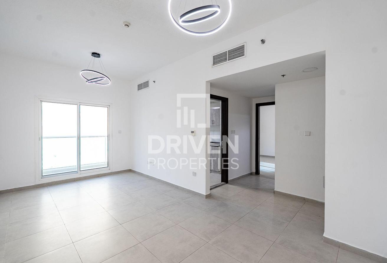 Ready to Move in | Multiple Cheques | Spacious photo 3
