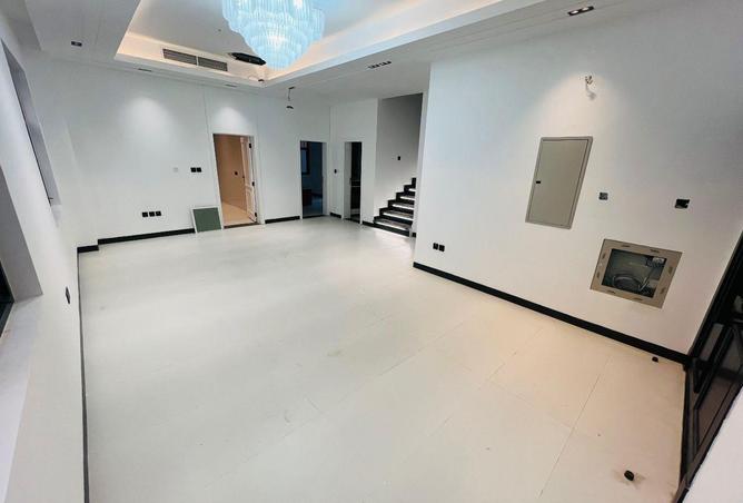 100864435 - Property Image 3