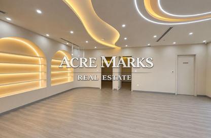 Shop - Studio - 1 Bathroom for rent in West Avenue Tower - Dubai Marina - Dubai