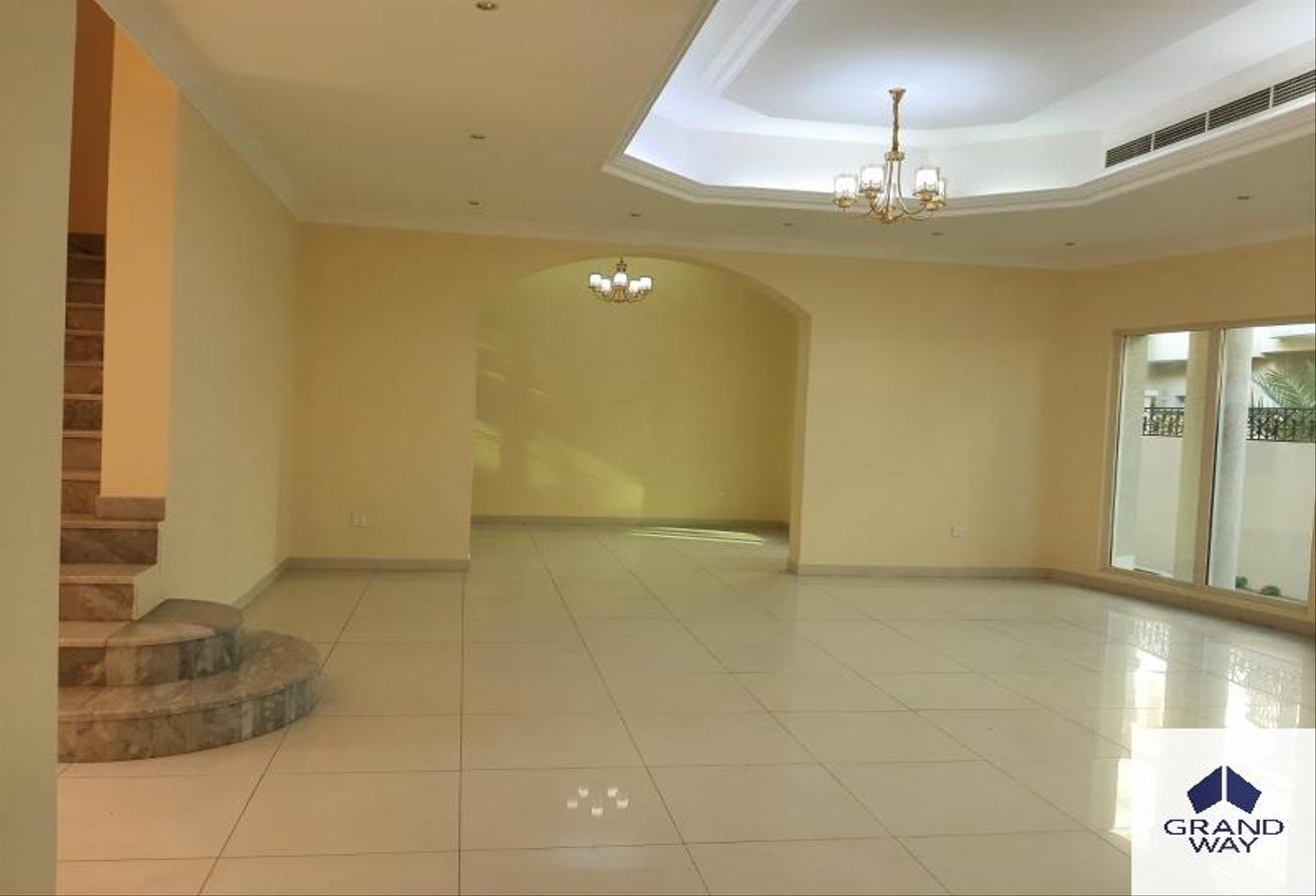 Large 5BR Villa | Prime Location | Family Home photo 10