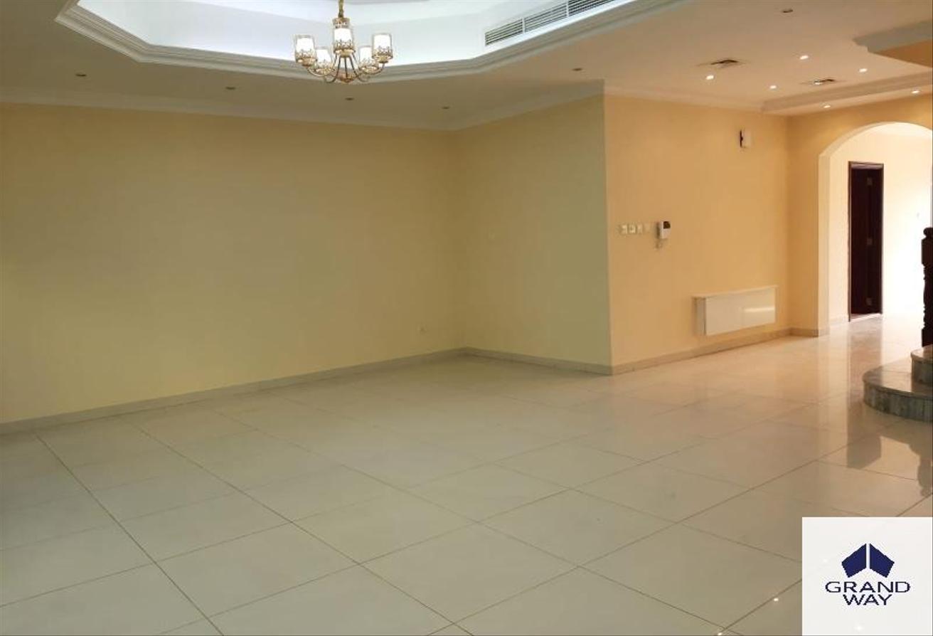 Large 5BR Villa | Prime Location | Family Home photo 5