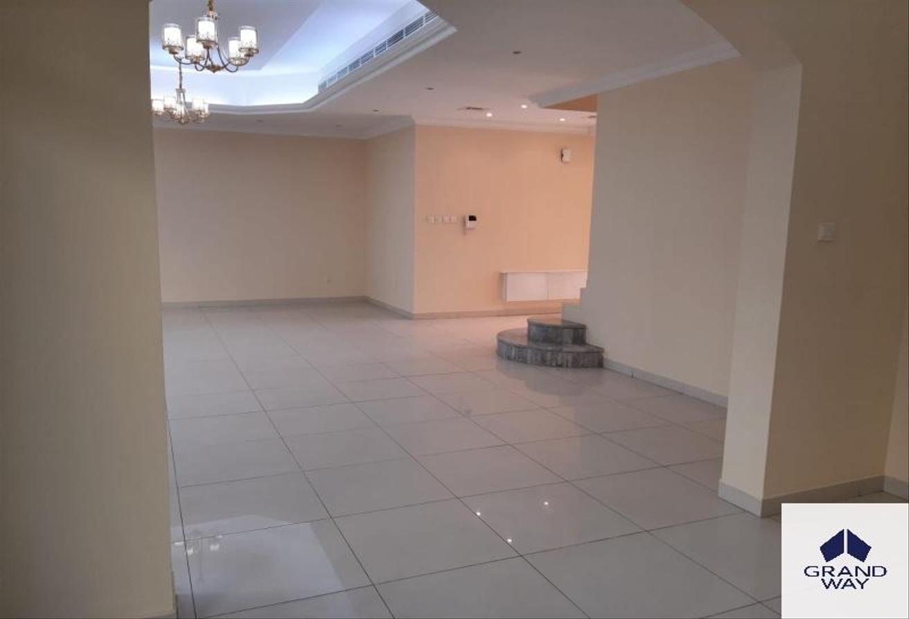 Large 5BR Villa | Prime Location | Family Home photo 13