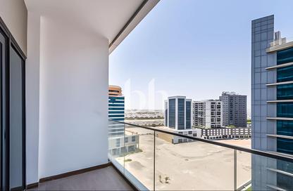 Apartment - Studio - 1 for rent in SOL Bay - Business Bay - Dubai