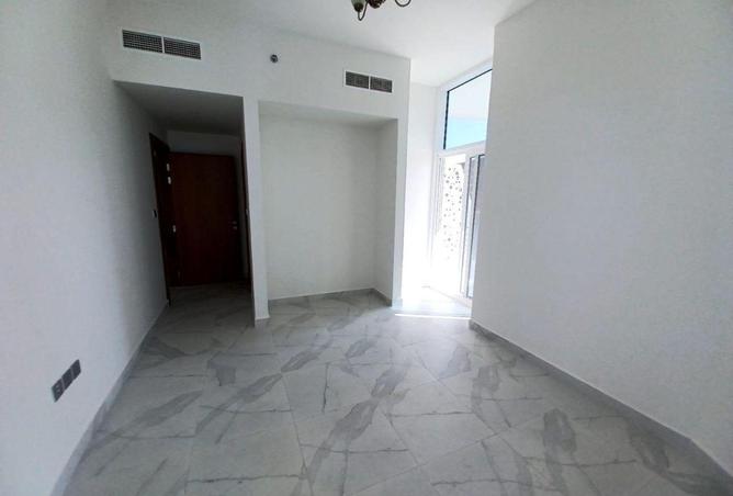 SPACIOUS LAYOUT I 2 PARKING SPACES I BRIGHT photo 2