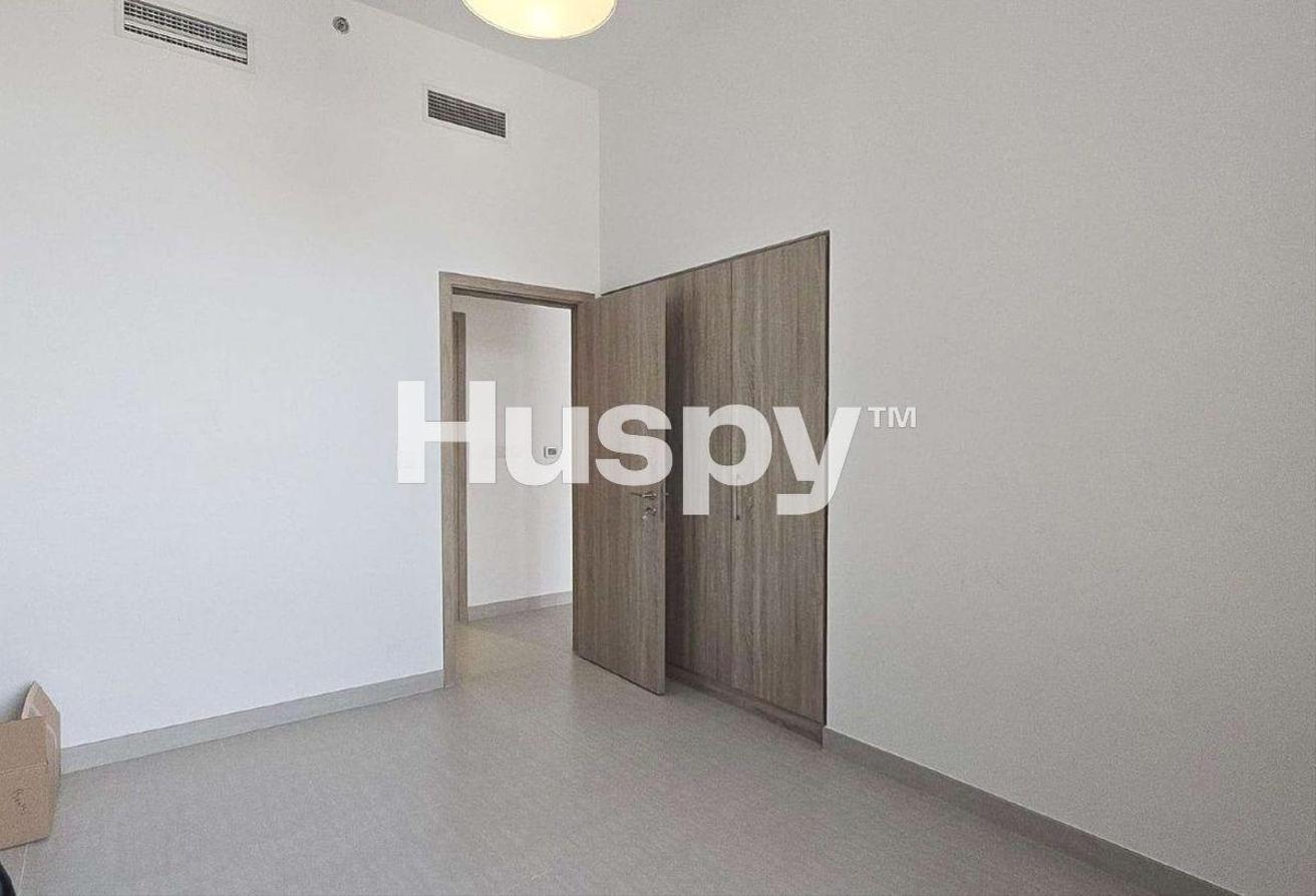 Spacious | With Balcony | Ready to Move In photo 9