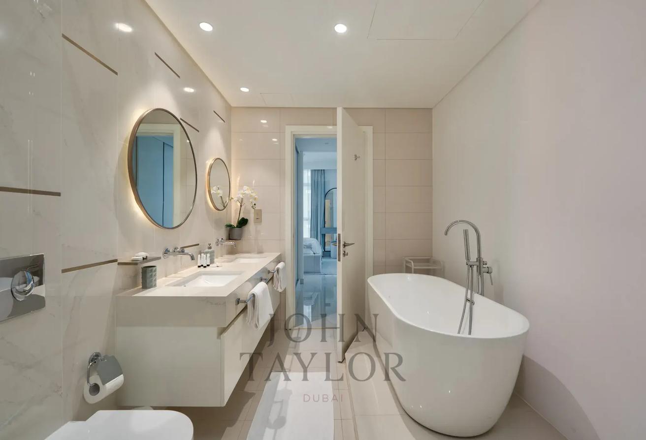3-bedroom upgraded apartment in Beach Vista, Dubai Harbour photo 18