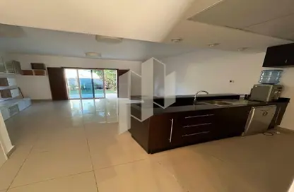 Townhouse - 2 Bedrooms - 3 Bathrooms for rent in Contemporary Style - Al Reef Villas - Al Reef - Abu Dhabi