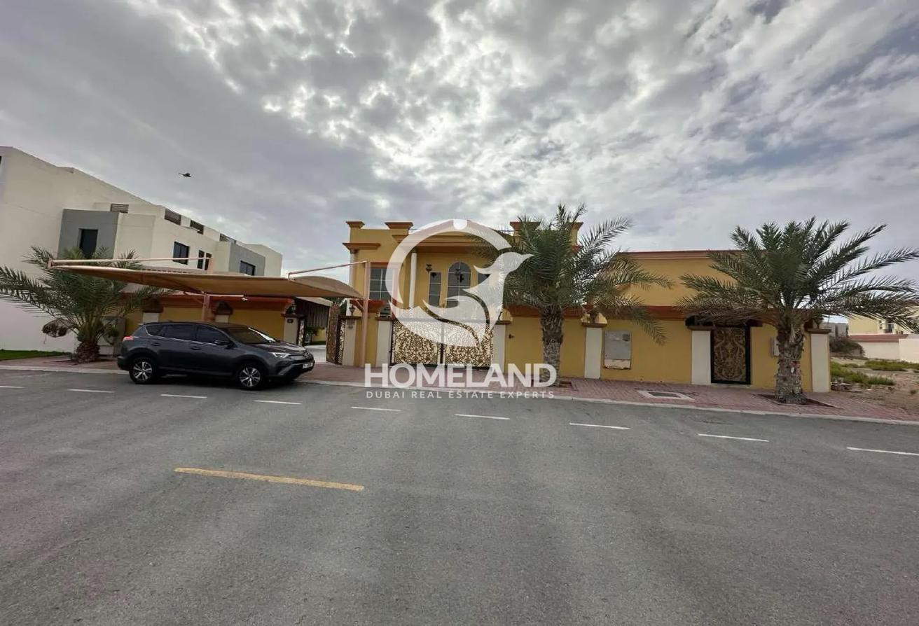 Huge Plot | Fully Furnished | Duplex | 2 Majlis photo 14