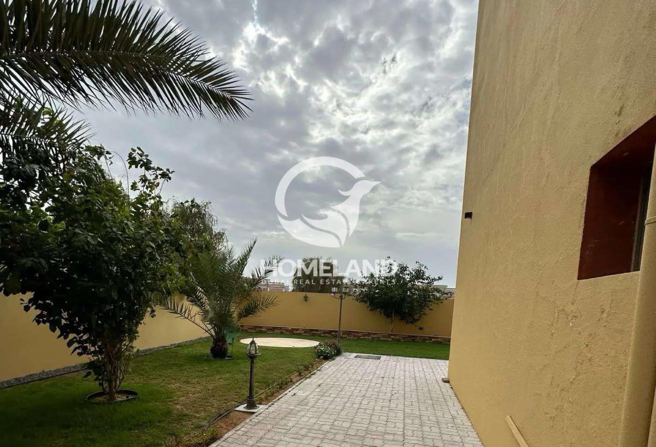 Huge Plot | Fully Furnished | Duplex | 2 Majlis photo 13