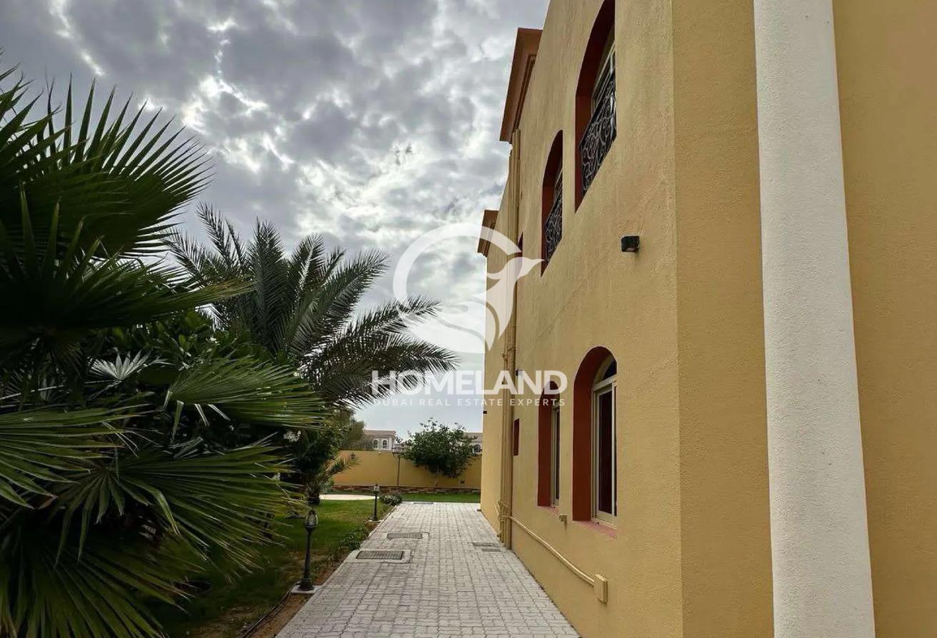 Huge Plot | Fully Furnished | Duplex | 2 Majlis photo 11