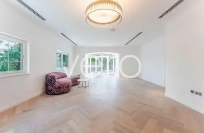 فيلا - 3 غرف نوم - 5 حمامات للايجار في ديستريكت 6 - جميرا بارك - دبي