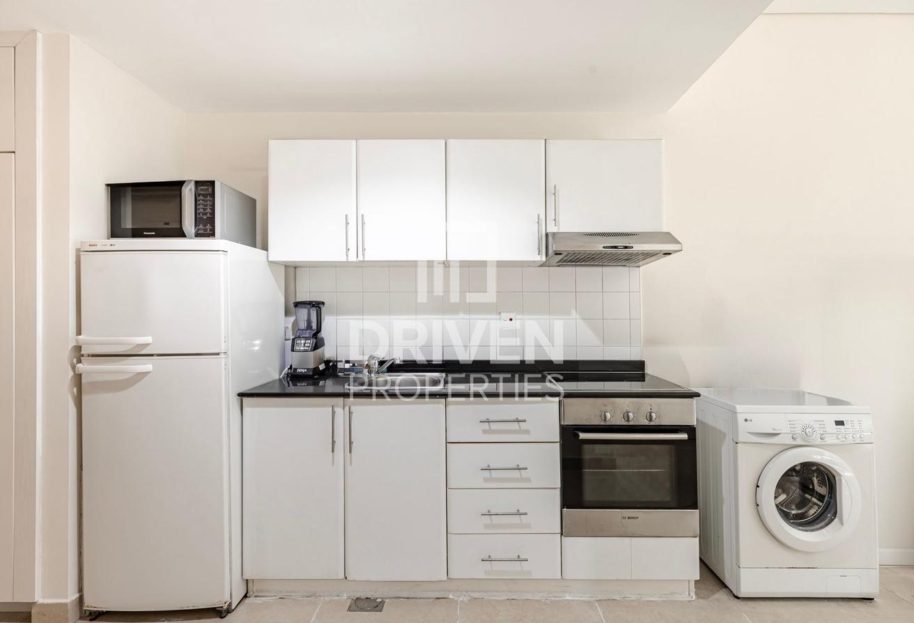 Bright Studio | Best Value | Proximity to Metro photo 9