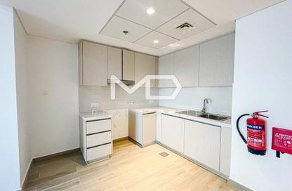 Apartment - 1 - 1 for sale in Waters Edge - Yas Island - Abu Dhabi