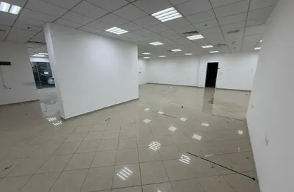 متجر - استوديو - 1 حمام للايجار في برج الكورنيش - الرميلة - عجمان