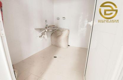 Warehouse - Studio - 3 Bathrooms for rent in Jebel Ali Industrial 1 - Jebel Ali Industrial - Jebel Ali - Dubai