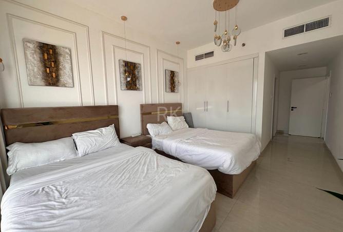 Upgraded 2 BR Apartment with Water Views in JLT photo 3