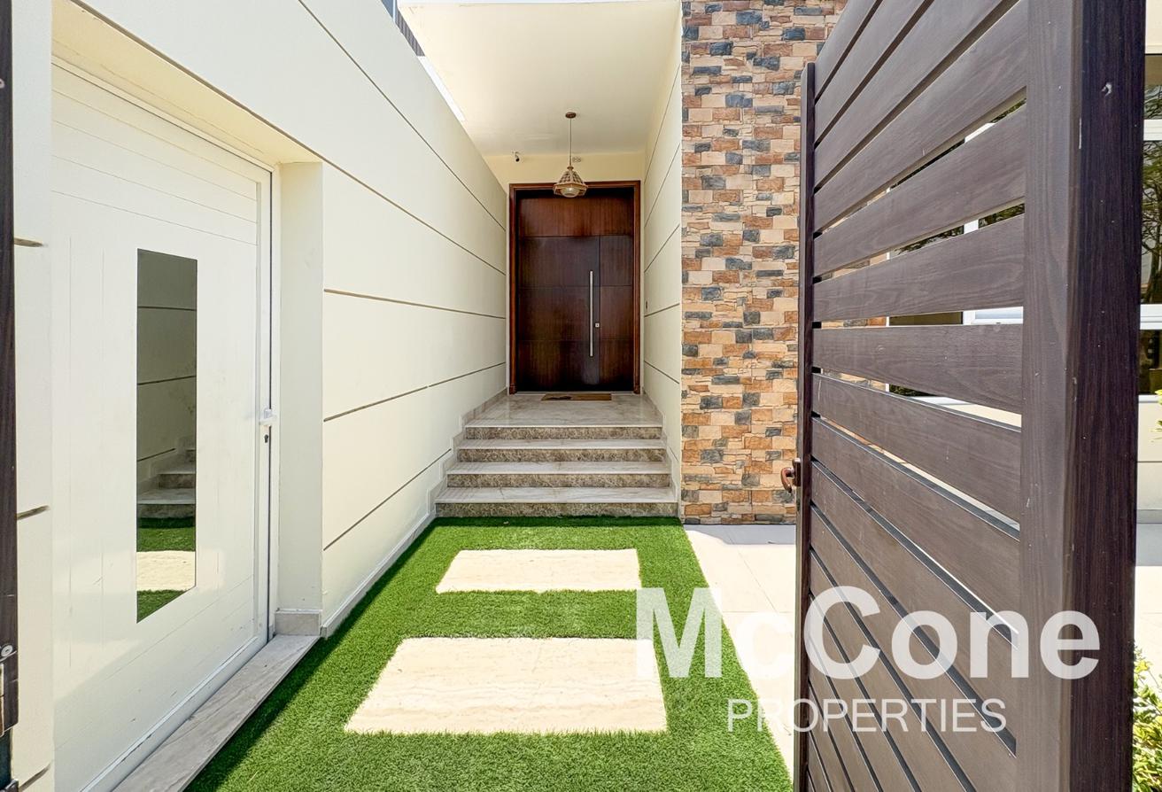 Custom Built | Corner | Office + 2 Maids Room photo 24
