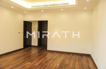 Villa - 5 - 5 for rent in Al Jafiliya - Bur Dubai - Dubai