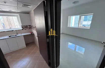 Apartment - 1 Bedroom - 1 Bathroom for rent in Al Rasheed Tower 6 - Al Taawun Street - Al Taawun - Sharjah