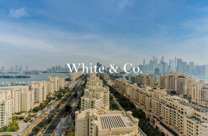 Apartment - 1 Bedroom - 2 Bathrooms for sale in The Palm Tower - Palm Jumeirah - Dubai