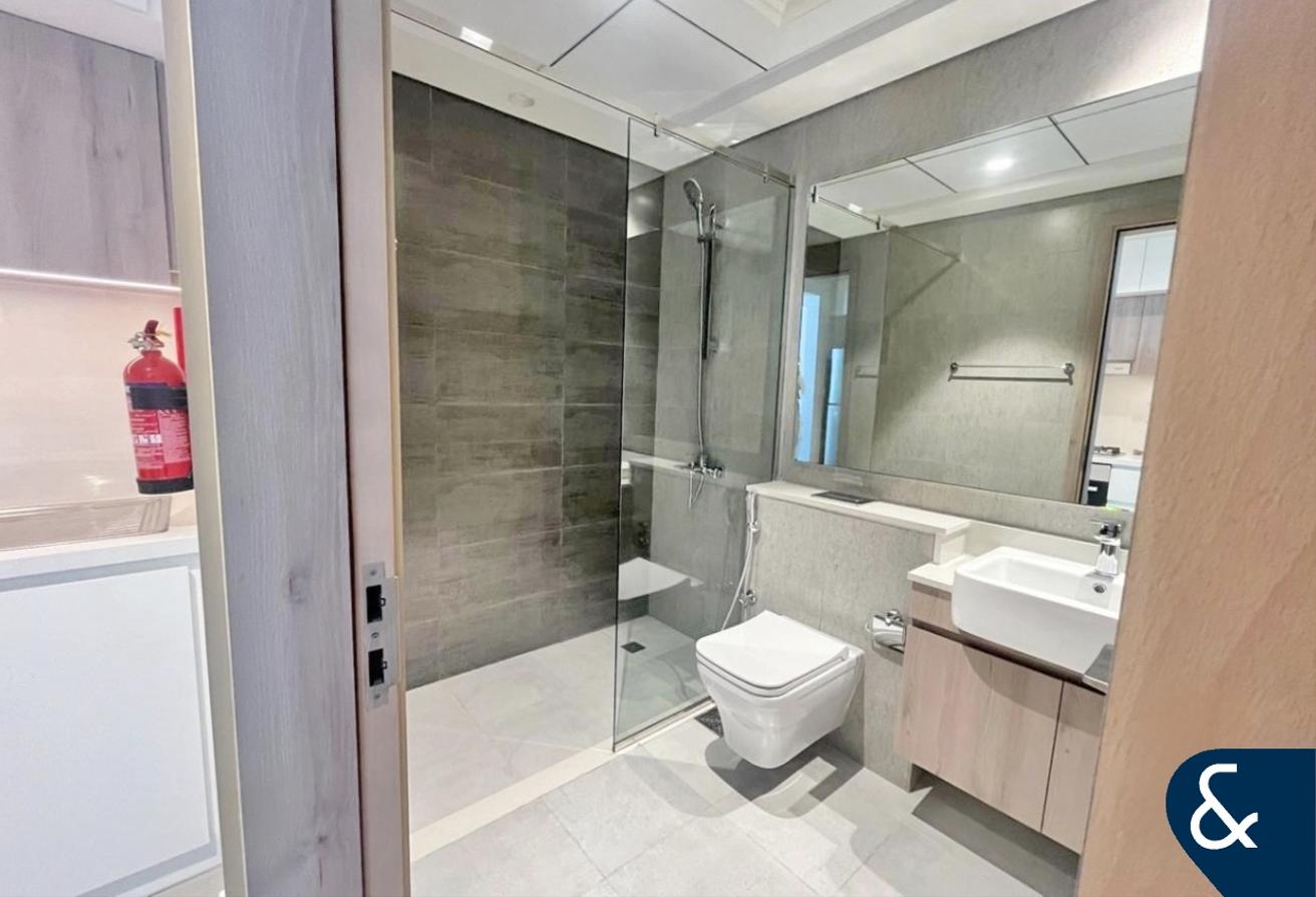 Furnished | Prime Location | Great Views photo 6