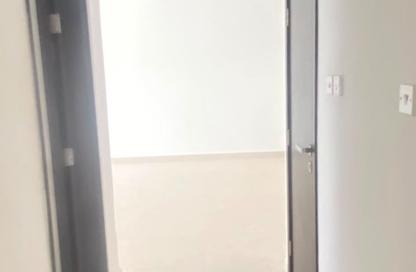 Apartment - 2 Bedrooms - 4 Bathrooms for rent in New Zubaidi Building - Al Majaz 1 - Al Majaz - Sharjah