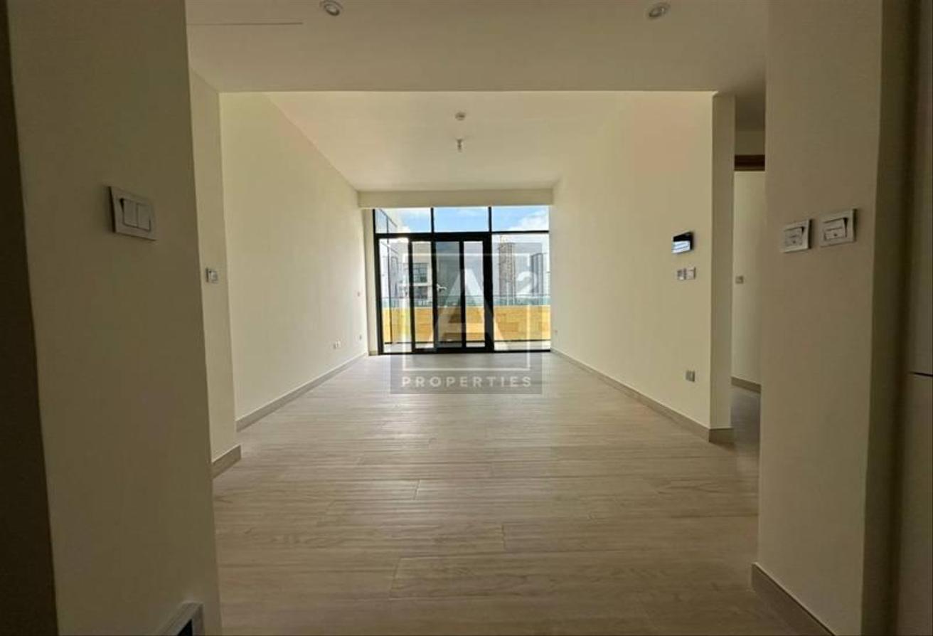 SPACIOUS BALCONY | PRIME LOCATION | POOL VIEW photo 6