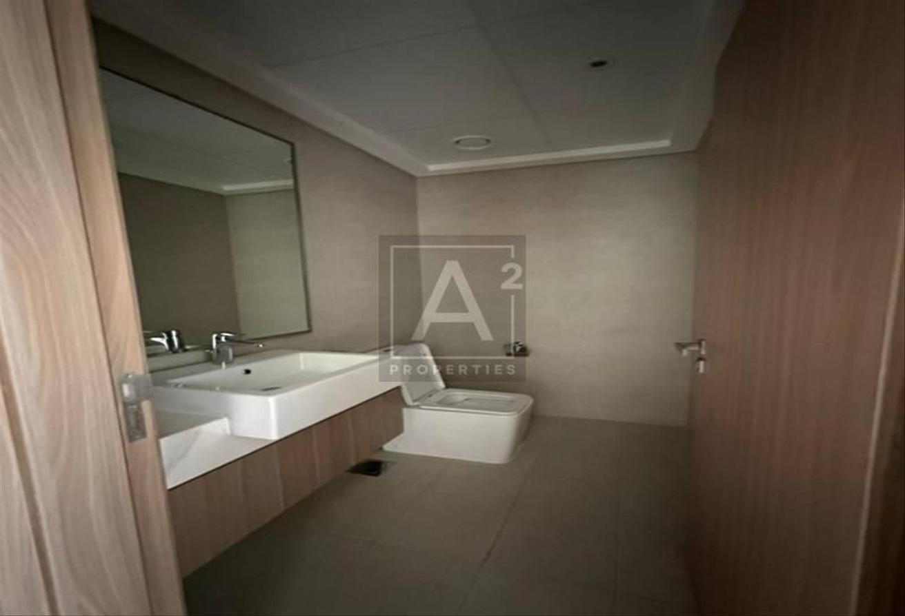 SPACIOUS BALCONY | PRIME LOCATION | POOL VIEW photo 17